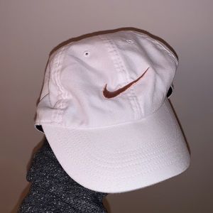 Nike hat adjustable strap